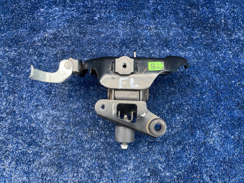 2018-2021 Lexus NX300 Engine Motor Left Side Mount Bracket InsulatorOEM