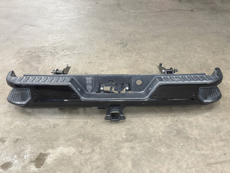 ⭐2020-2025 GMC SIERRA 2500HD DENALI REAR BUMPER HITCH COVER W/ PDC OEM LOT2680