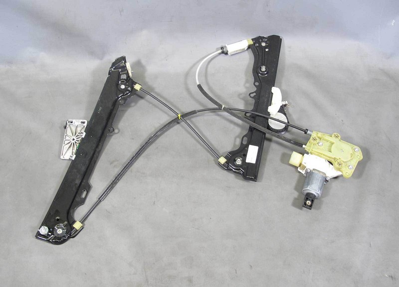 BMW E89 Z4 Roadster Factory Right Front Passenger Window Regulator Lifter Motor