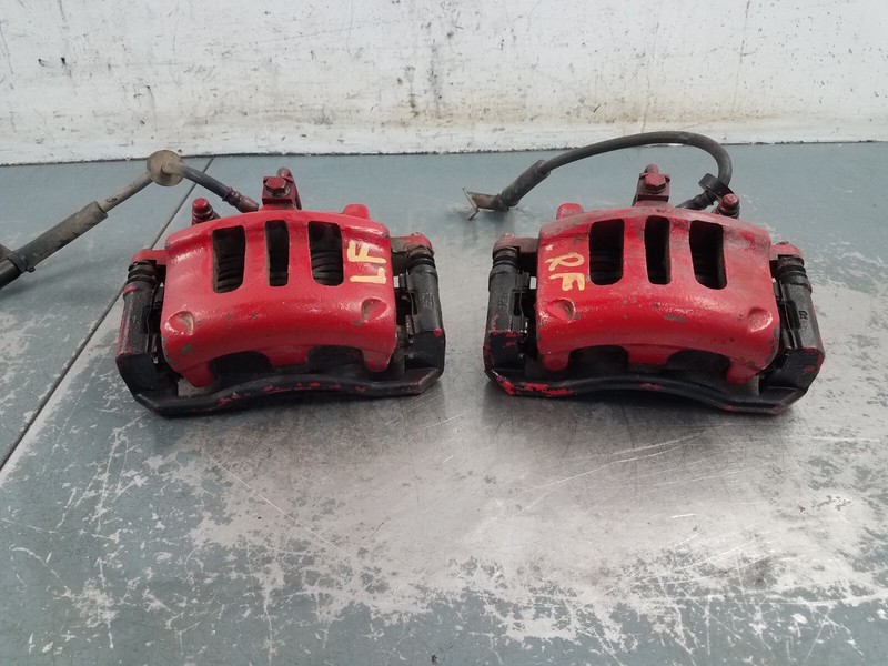 2004 03 04 Mercury Marauder Front Brake Caliper Set #2369 VV6
