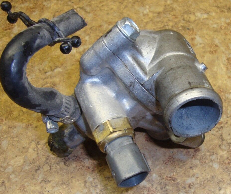 2005 Honda CBR1000RR CBR 1000 RR CBR1000 Thermostat Housing Coolant Cooling 05