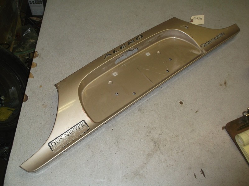 2004 Olds Alero Trunk Lid License Plate Panel 22817890 22817889 *FREE SHIPPING*
