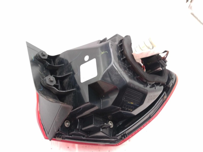 Used Right Tail Light Assembly fits: 2016 Volkswagen Passat Sdn LED quarter pane