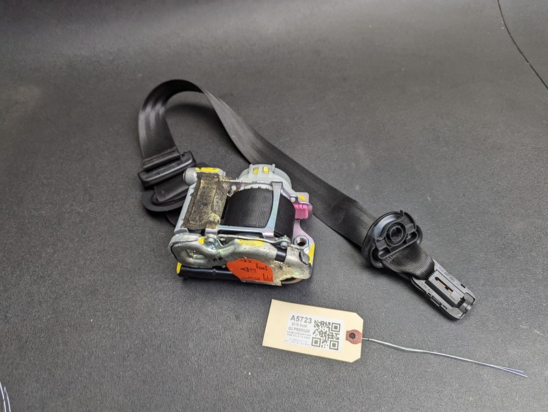 Front Right Seat Belt Retractor 2018 Audi Q3 8U0857706FV04 2015 2016 2017