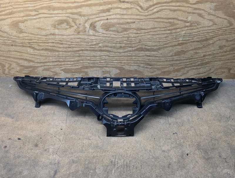 2018 2019 2020 Toyota Camry Front Bumper Radiator Upper Grille 53101-06E10 OEM
