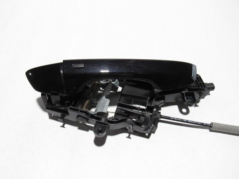 Volkswagen Jetta GLI 2022 Front Right Passenger Door Handle Bracket 18 - 25 >