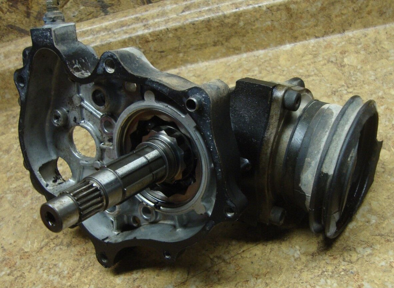 1984 Honda ATC 200 ES 3 Wheeler Big Red Engine Bevel Gears Shaft Drive Transfer