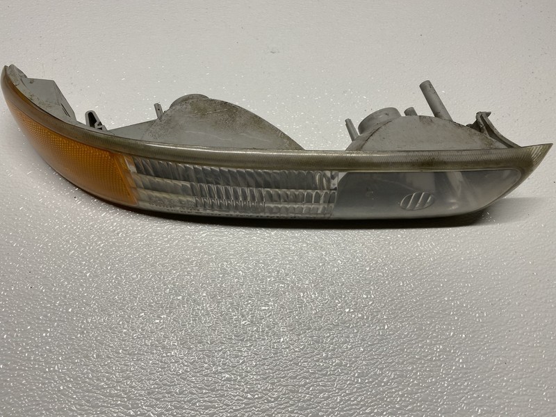 2000-2006 Chevrolet Tahoe Silverado Driver Left Front Parking Light Oem