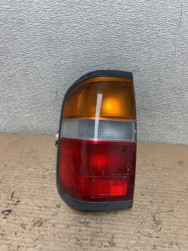 1996 - 1998 Nissan Pathfinder Left Driver LH Side Tail light Oem AA9764 LK