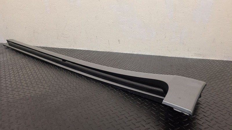 22-24 Chevrolet Traverse Front Left Driver Rocker Molding Gray OEM 84359270