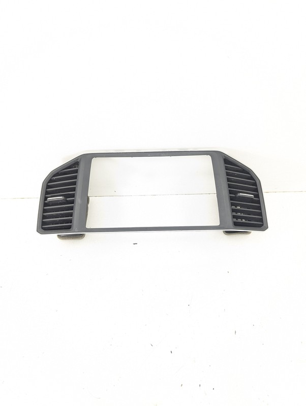 2018-2019 VOLKSWAGEN ATLAS DASH CENTER INNER AIR VENT GRILLE OEM