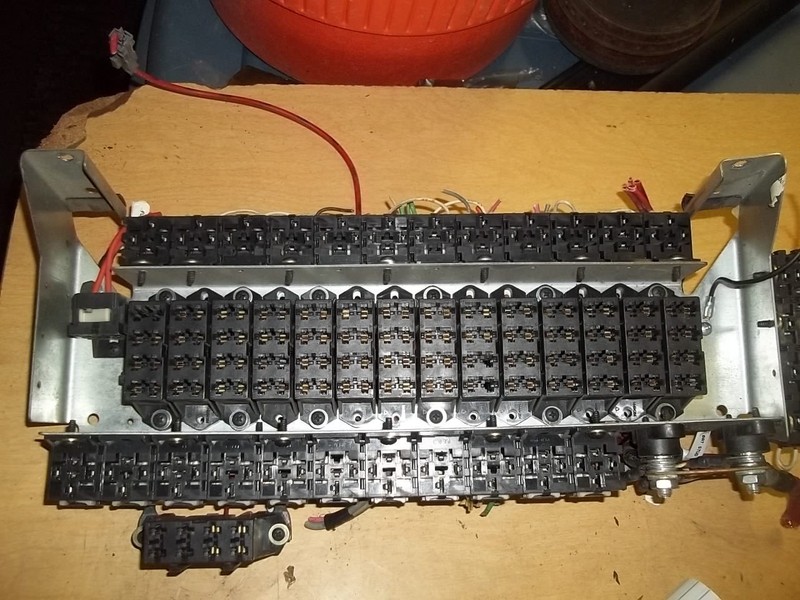 International 9600 Fuse Relay Block Assembly Job 324622 *FREE SHIPPING*