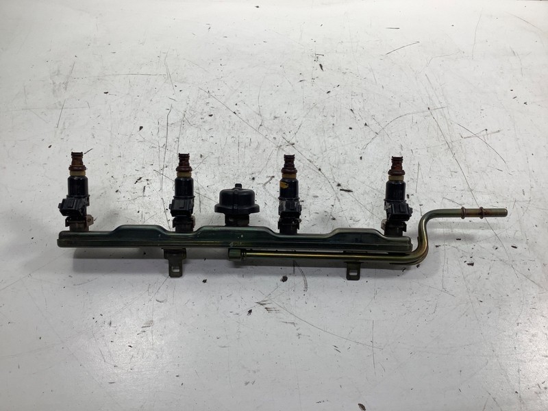 02-06 Honda CR-V Fuel Pipe with Injectors OEM