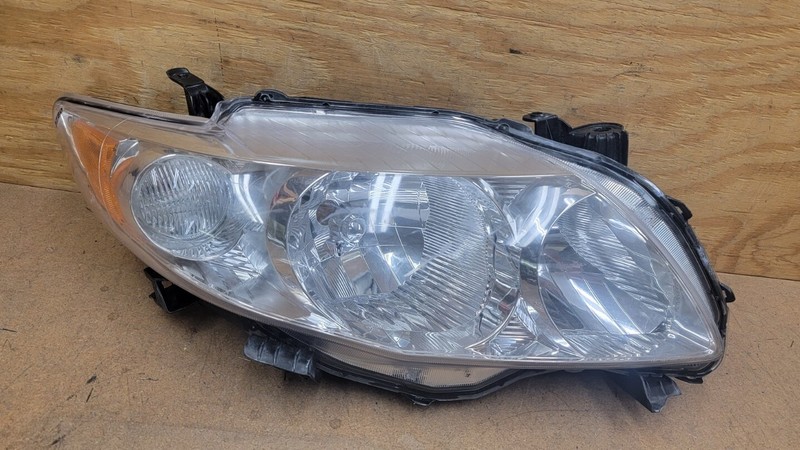 2009 2010 Toyota Corolla Halogen Headlight (Right/Passenger) OEM