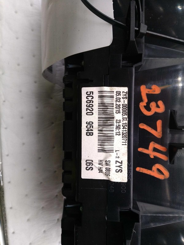 2015 Volkswagen Jetta Speedometer Gauge OEM Black 116K Miles NJ25-23749-603039