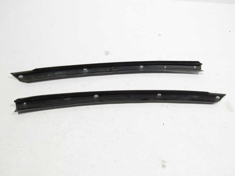 99-04 Ford Mustang GT 1999 Front Left Right Weather Strip Seal Channel Set |