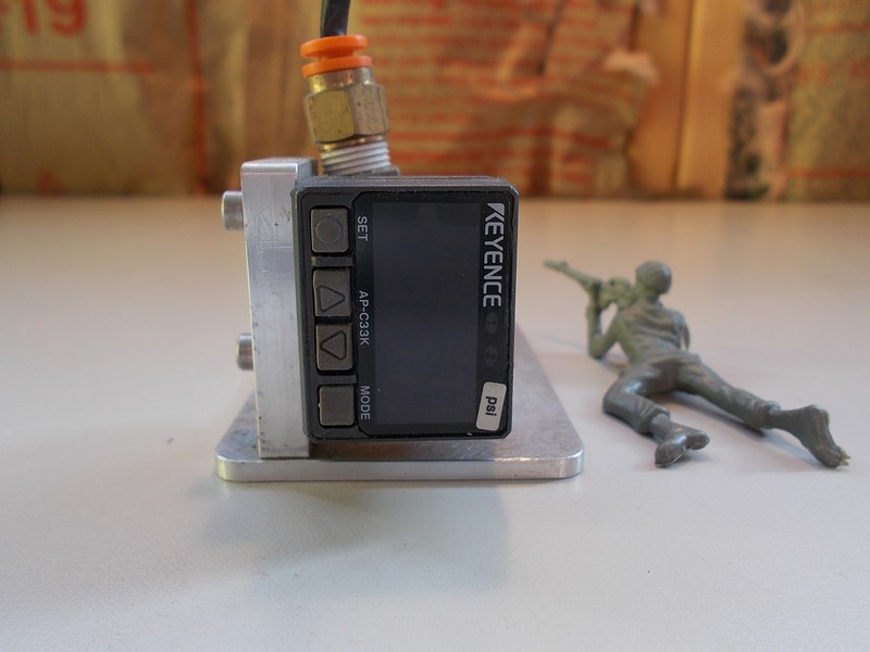 Keyence AP-C33K Pressure Sensor w/ Bracket *FREE SHIPPING*