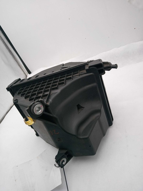2020 Hyundai Santa Fe Air Cleaner Assembly OEM 2.4L 149K Miles - Used