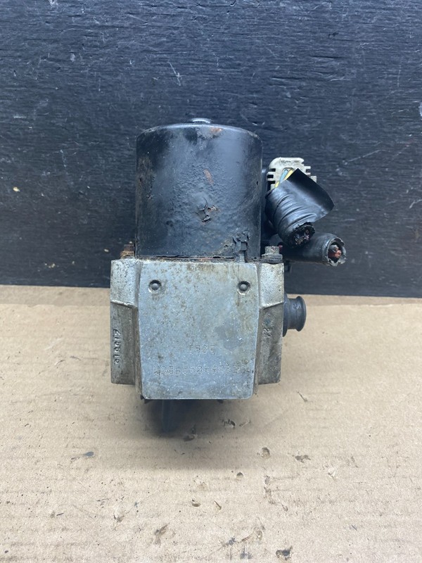 2004-2006 Chevrolet Express ABS Pump Control OEM 13567118 Module q1425 DG
