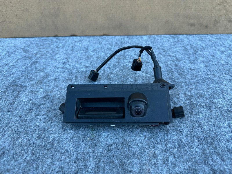 KIA STINGER 2018-2023 OEM REAR VIEW TRUNK BACKUP CAMERA WITH LID HANDLE ASSEMBLY