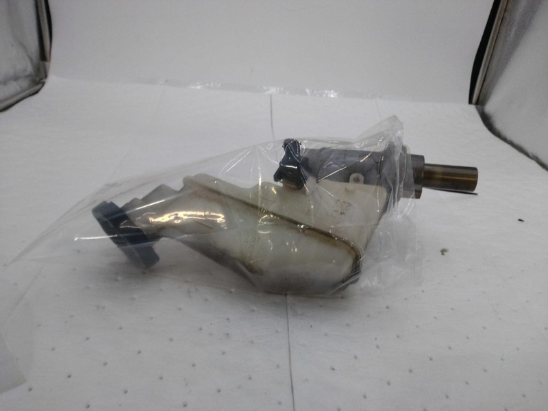 Used Brake Master Cylinder fits: 2014 Hyundai Elantra Cpe AT Grade A