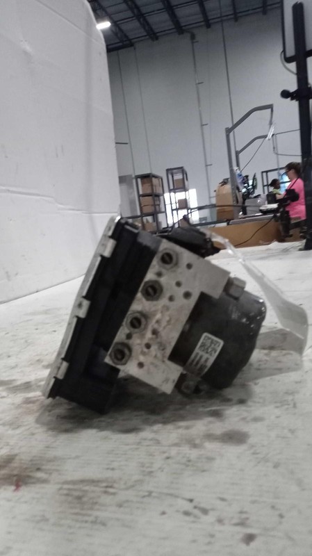 Used ABS Pump and Motor Assembly fits: 2021 Chevrolet Equinox assembly w/adaptiv