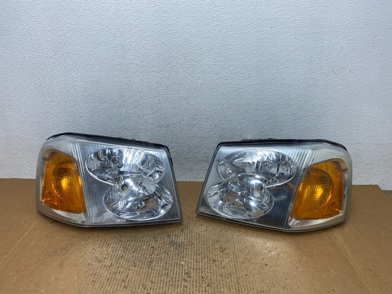 2002 to 2009 Gmc Envoy Left+Right Set Headlights Halogen AE1481 DW
