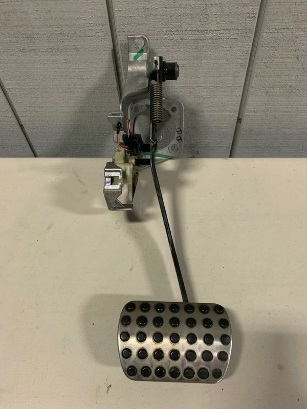 98 99 00 01 02 03 04 MERCEDES SLK230 BRAKE PEDAL OEM