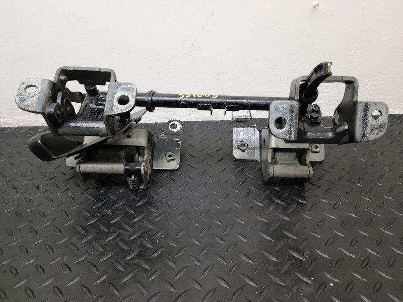 04-15 Nissan Titan Extended Cab Rear Left Door Hinge Assembly OEM 82401-ZR00A