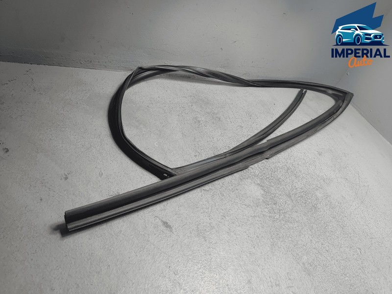 2018-2025 TOYOTA CAMRY FRONT DRIVER WINDOW RUN CHANNEL WEATHERSTRIP SEAL OEM