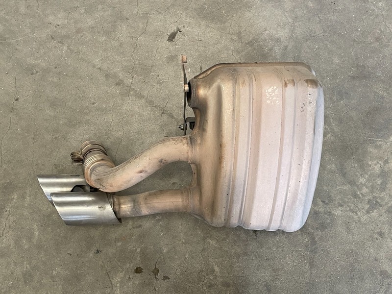 2012-2016 Porsche 991 911 Right Exhaust Muffler W/Tip 3.8L 1569 OEM