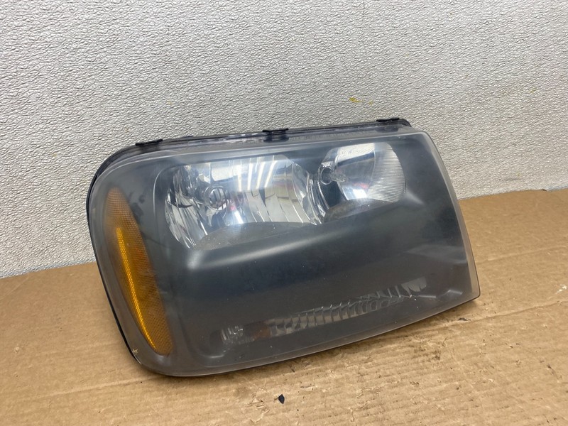2006 2009 Chevrolet Trailblazer Right Headlight Flush Half Grille Bar Z2670 DW