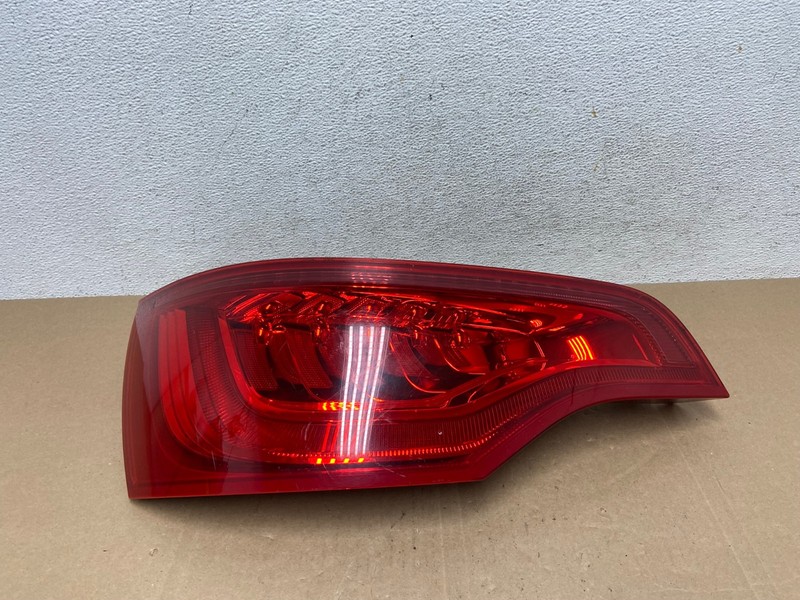 2010 - 2015 Audi Q7 Left Driver LH Side Tail Light Oem AE4922 LK