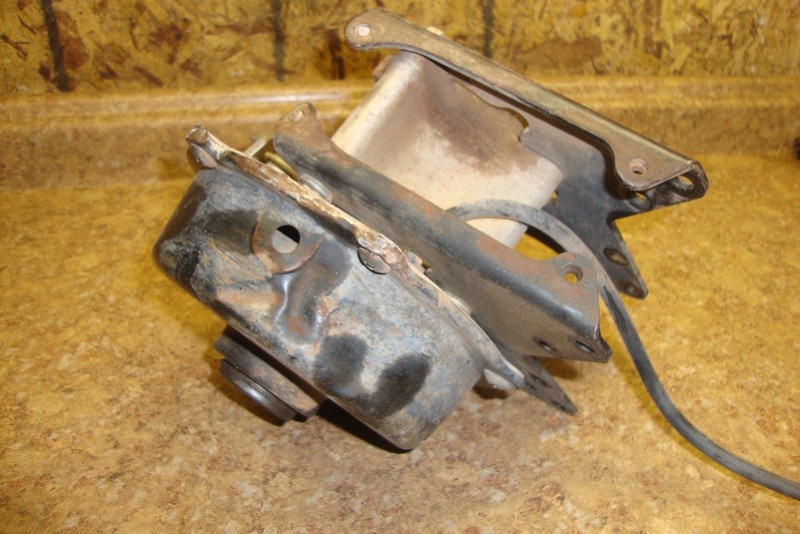 97 Suzuki ATV LT80 LT 80 Quadsport Quad Sport Rear Back Axle Carrier Brake Drum