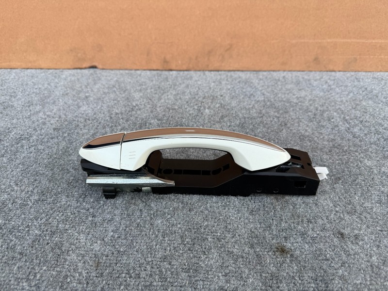 INFINITI QX60 2022-2025 OEM REAR LEFT DRIVER EXTERIOR DOOR HANDLE ASSY (WHITE)