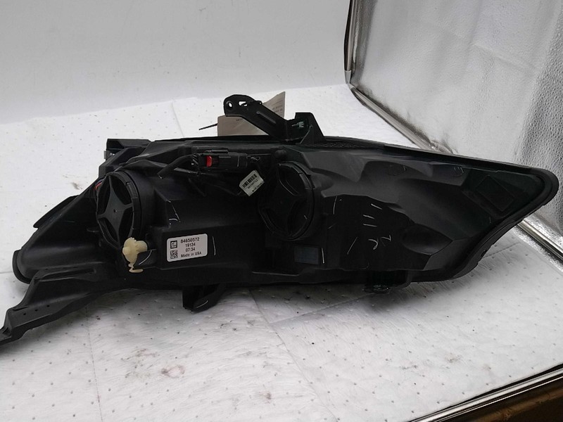 Used Right Headlight Assembly fits: 2019 Chevrolet Malibu halogen Right Grade A