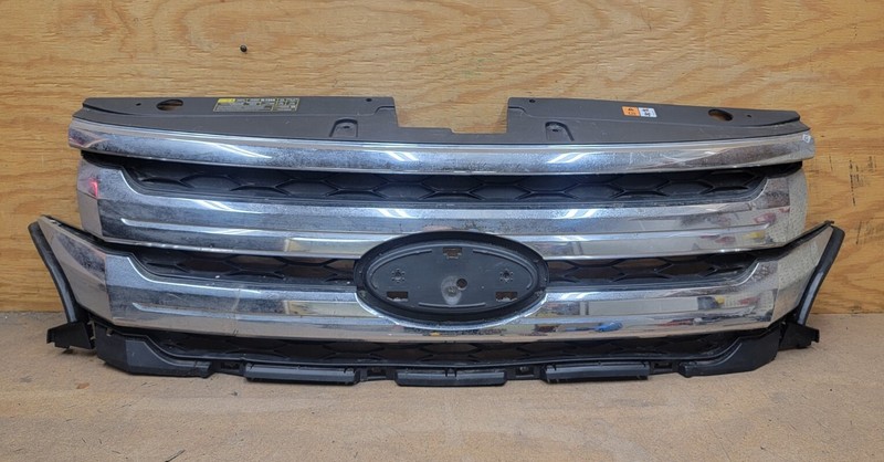 2011 2012 2013 2014 FORD EDGE Front Bumper Upper Grille OEM "CRACKED"