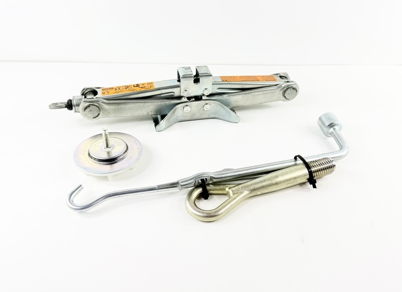 2007-2008 Infiniti G35 Emergency Spare Tire Jack Assembly w/Tools & Lug Wrench