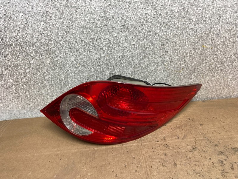 2006 - 2010 Mercedes W251 R-CLASS Right Passenger RH Side Tail Light Y7117 DW