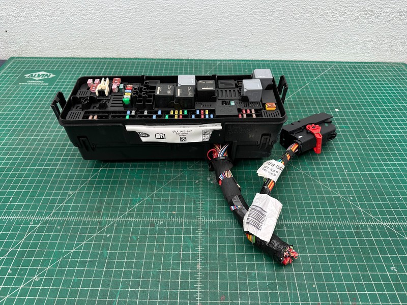 16-17 Land Rover L494 L405 FUSE RELAY BOX JUNCTION BLOCK MODULE UNIT OEM