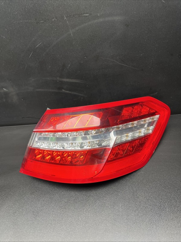 10-13 Mercedes W212 E350 Right Passenger Side Taillight Tail Light Lamp OEM