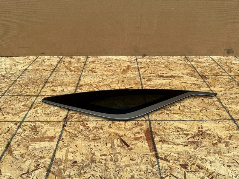 GENESIS GV70 2022-2026 OEM REAR RIGHT PASSENGER QUARTER WINDOW GLASS ASSEMBLY