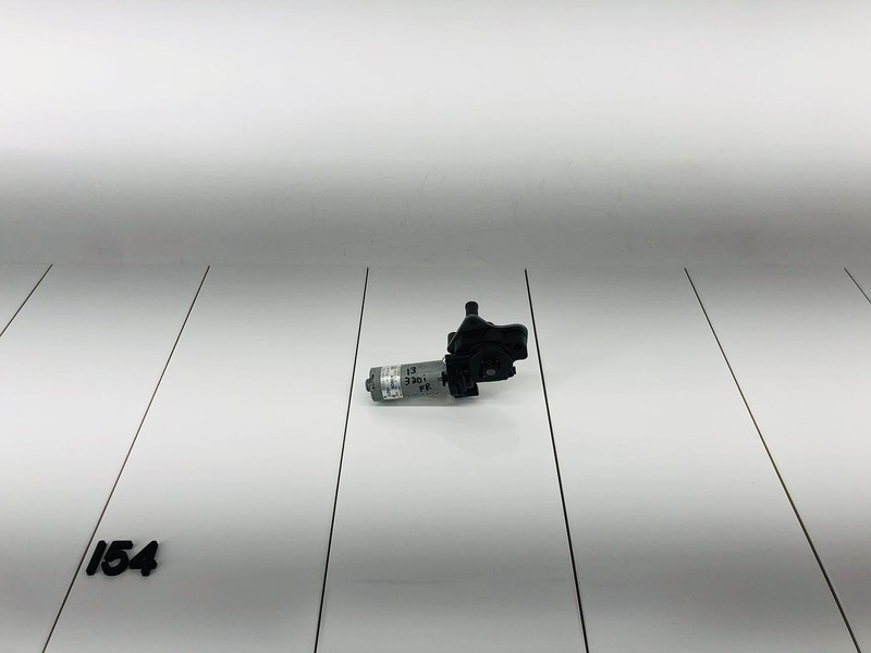 13-18 BMW 320I F30 FRONT RIGHT PASSENGER SIDE SEAT HEIGHT ADJUST MOTOR OEM