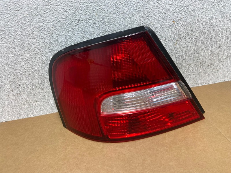 2000 to 2001 Nissan Altima Left Driver LH Side Tail Light OEM AE2900 LK