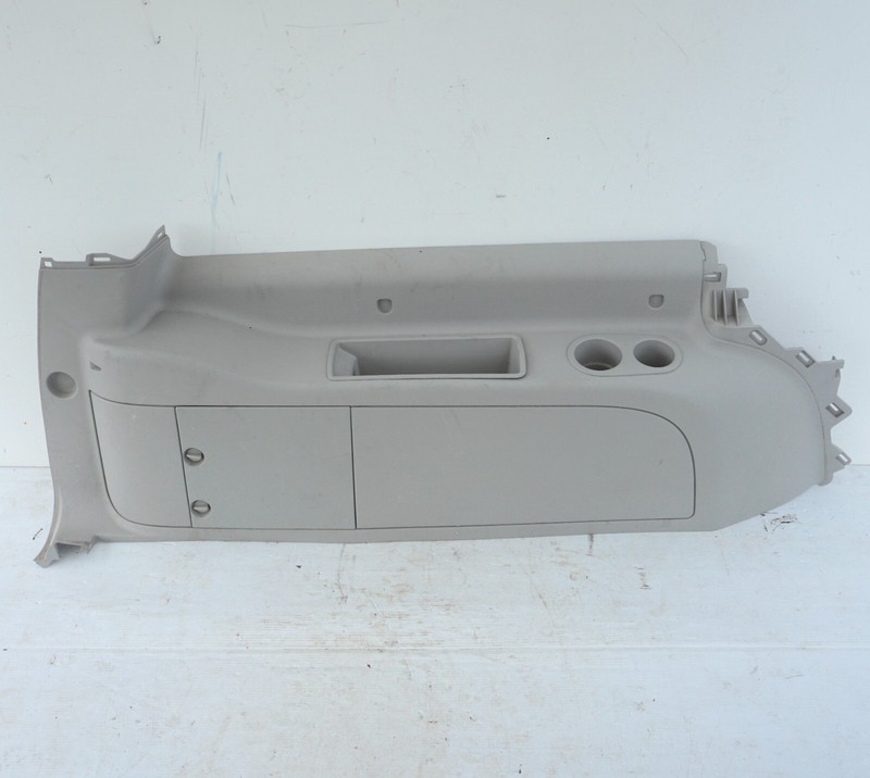 2007-2014 TAHOE YUKON SUBURBAN CADILLAC QUARTER PANEL TRIM LEFT DRIVER SIDE OEM
