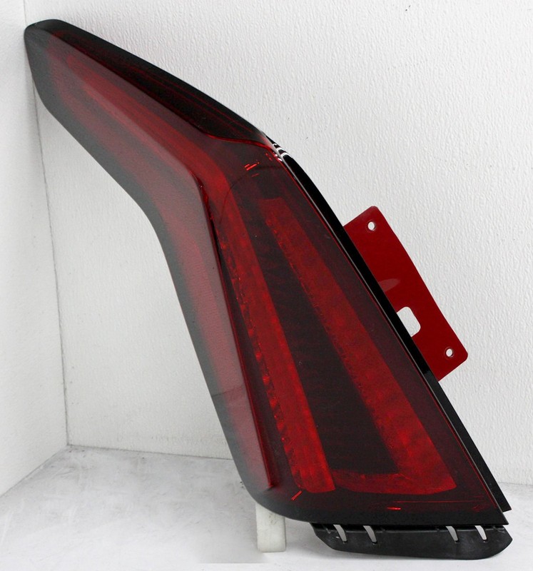 OEM Left Driver LED Tail Lamp For Cadillac XT5 Premium Luxury 84514976 Lens Chip
