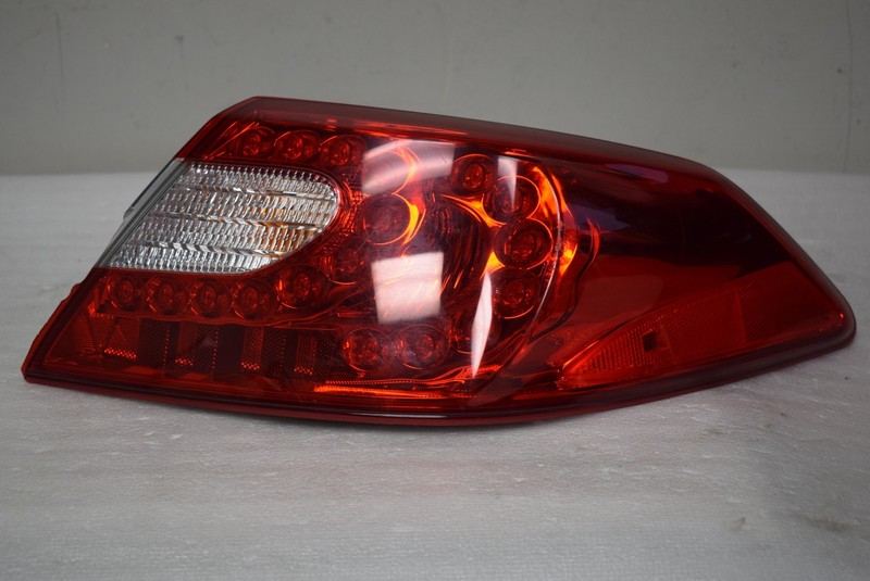 2011 NISSAN FUGA Y51 RIGHT SIDE TAIL LIGHT FACTORY OEM