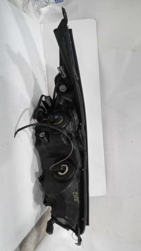 Used Left Headlight Assembly fits: 2016 Toyota Highlander bright chrome Left Gra
