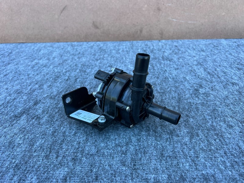 FORD MUSTANG MACH-E 21-26 OEM COOLANT AUXILIARY WATER PUMP W/ BRACKET PJ93-8K577