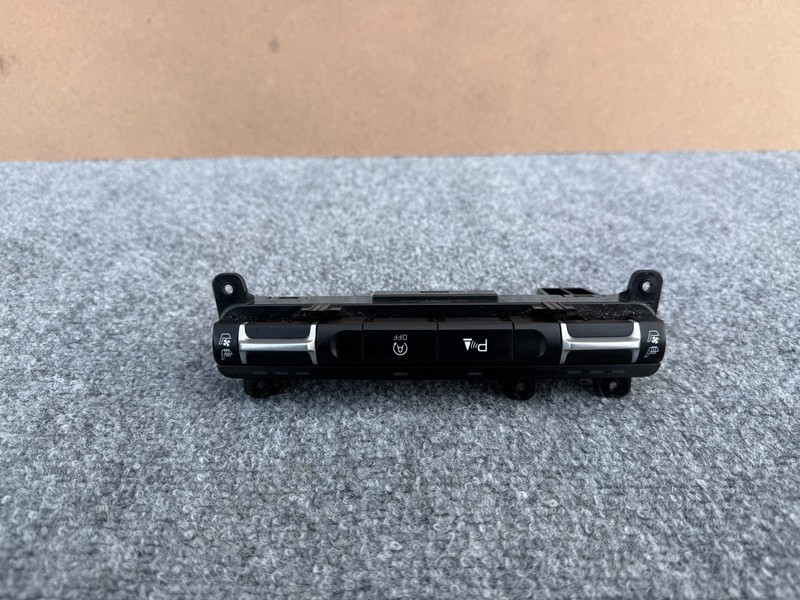 KIA STINGER 18-23 OEM CONSOLE SEAT HEAT AC PDC SENSOR TRACTION SWITCH PANEL ASSY